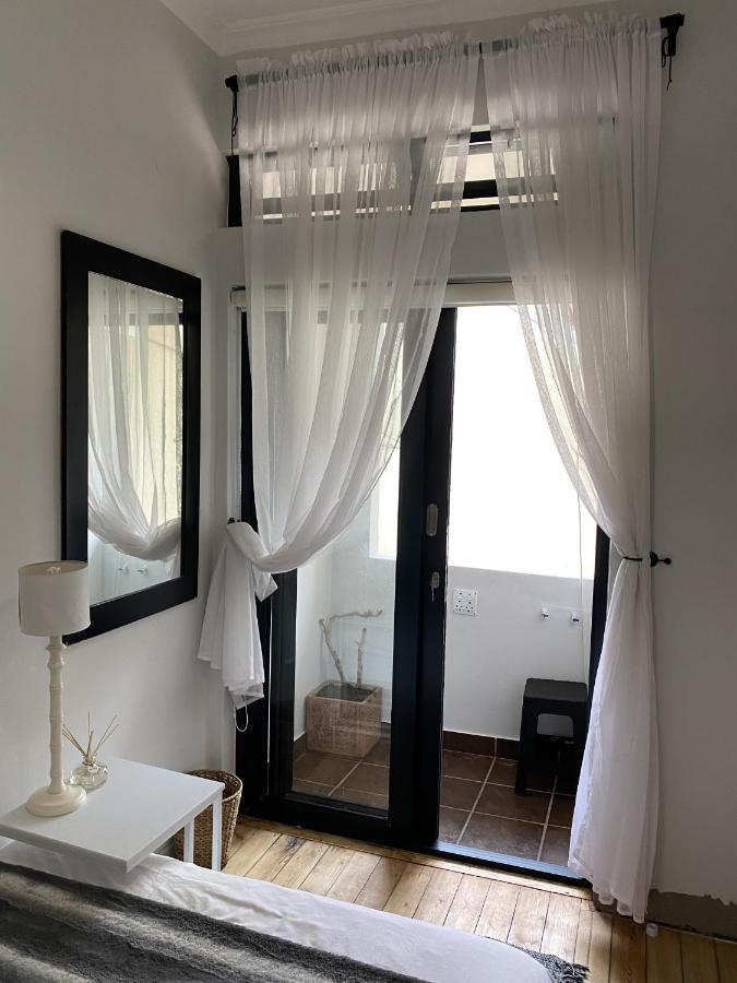 Private Room In Green Point - Atlantic Seaboard - ケープタウン エクステリア 写真