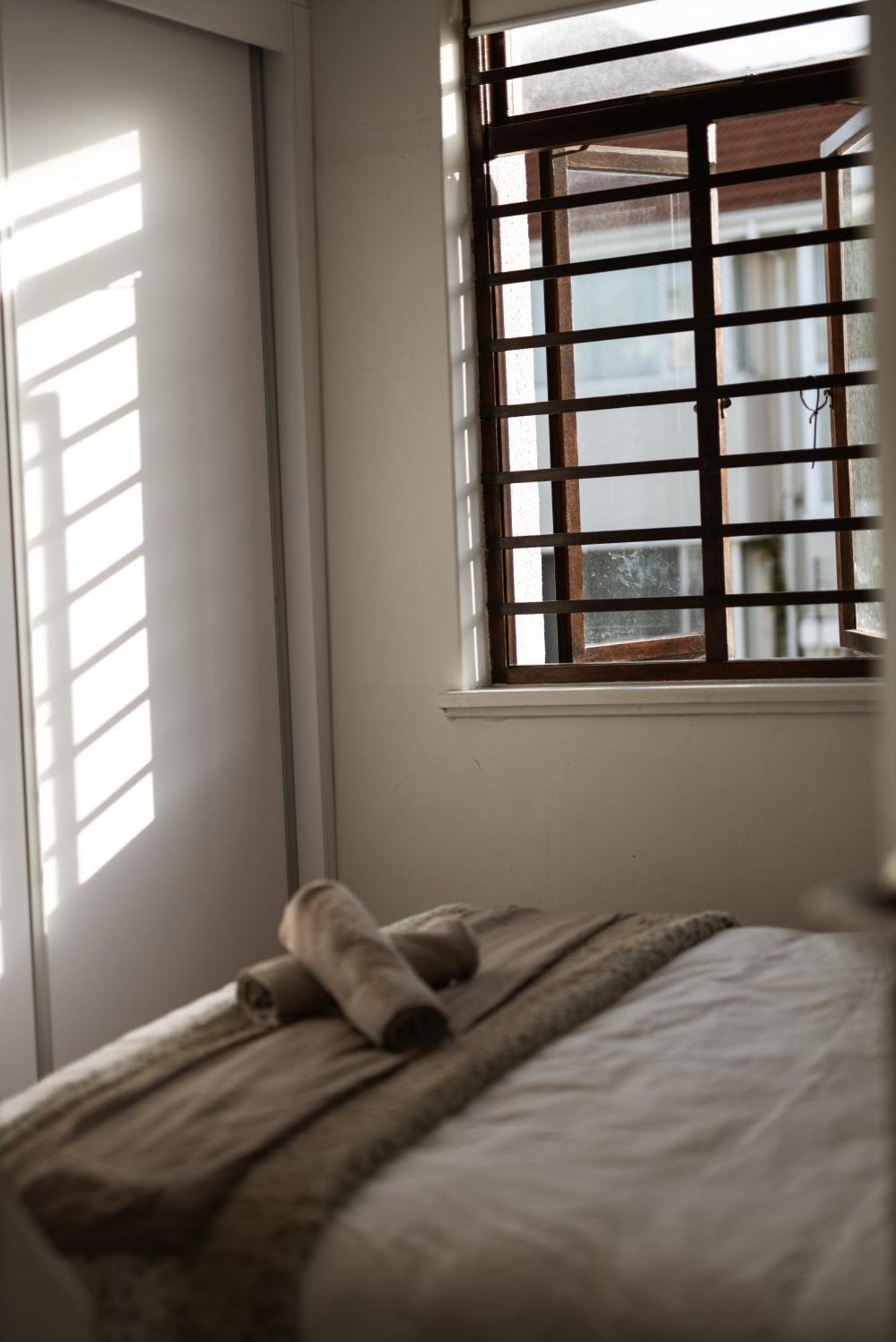 Private Room In Green Point - Atlantic Seaboard - ケープタウン エクステリア 写真