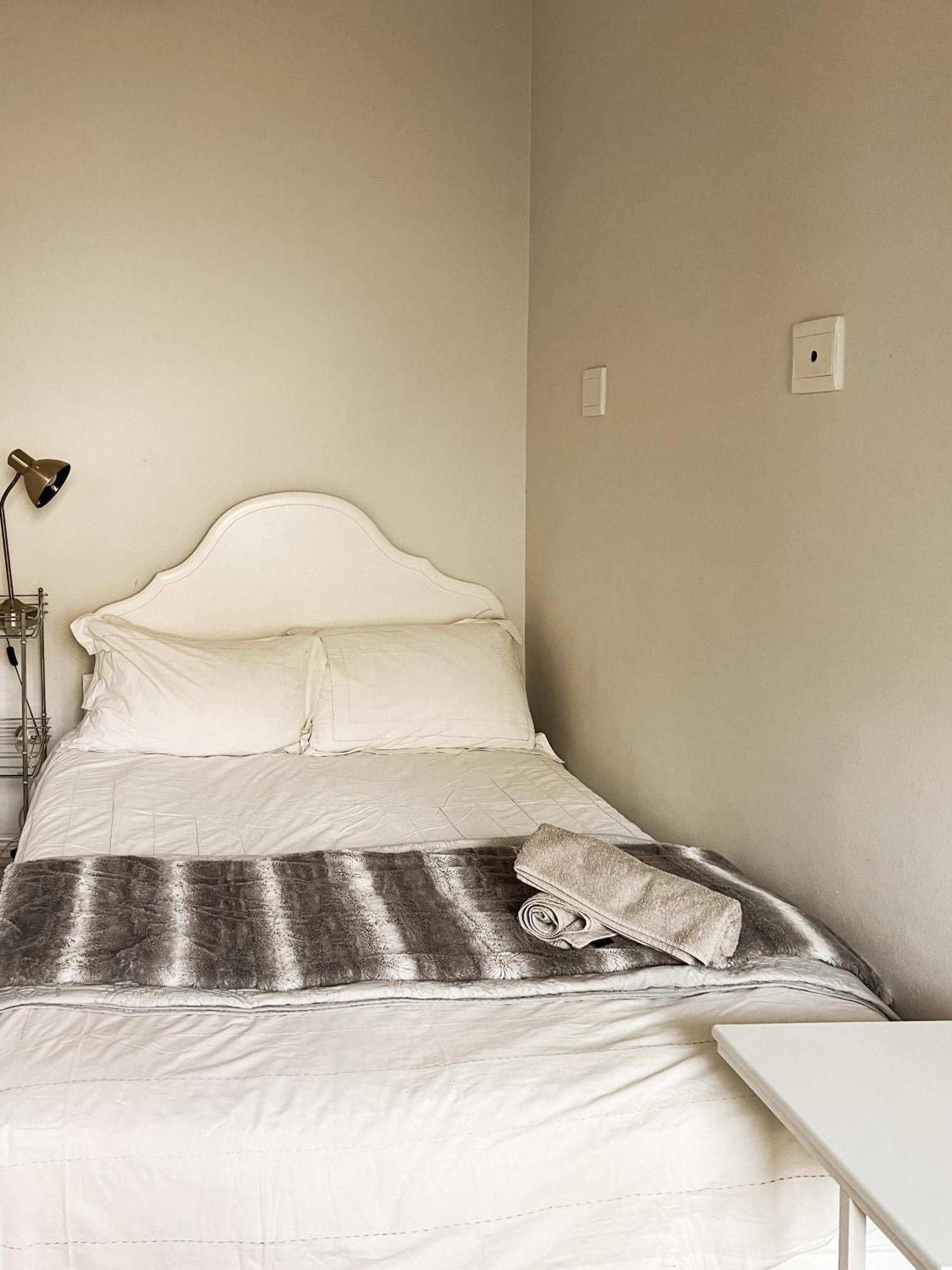 Private Room In Green Point - Atlantic Seaboard - ケープタウン エクステリア 写真