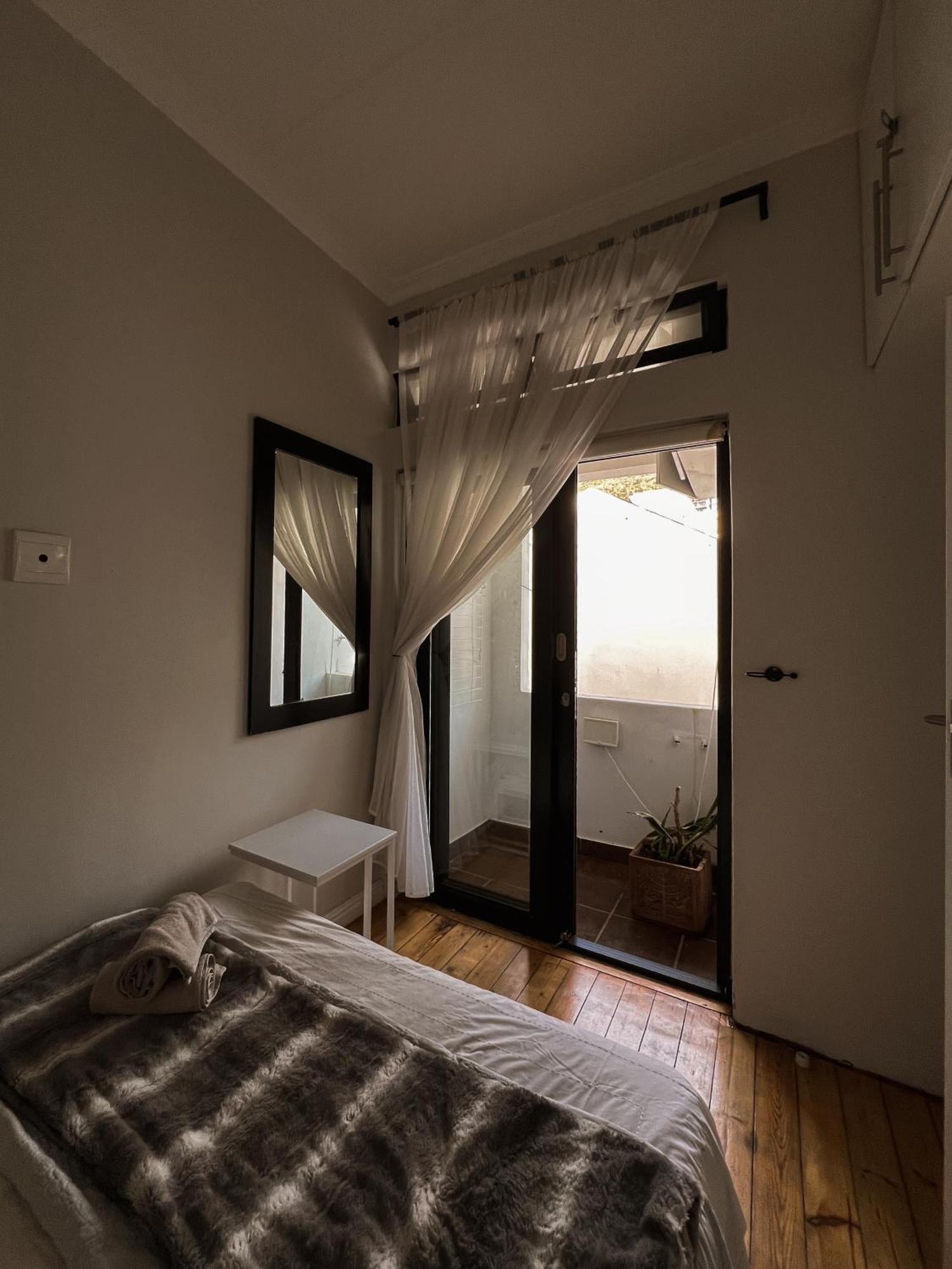 Private Room In Green Point - Atlantic Seaboard - ケープタウン エクステリア 写真